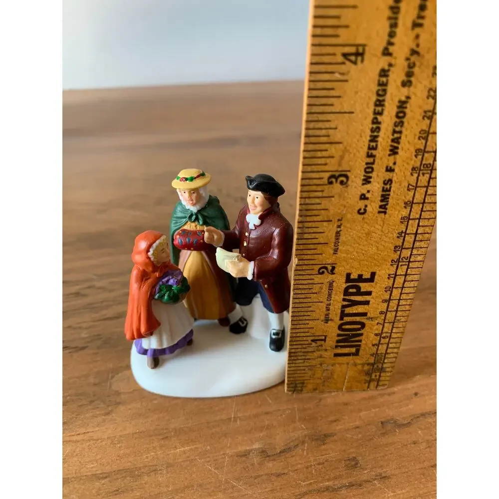 Dept 56 Williamsburg Village Accessory CAROLING IN WILLIAMSBURG 4018972